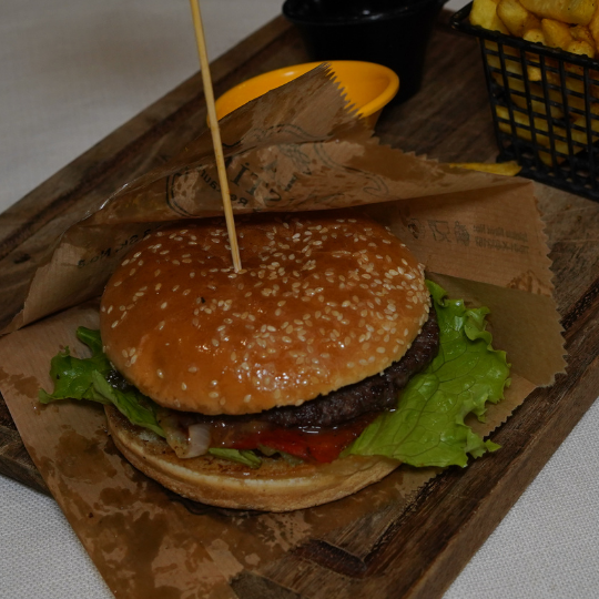 Barbekü Soslu Burger ( 100 GR ET )